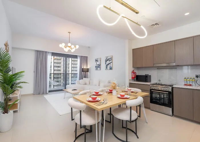 Full Luxury In This 2 Bedroom With Skycraper Views