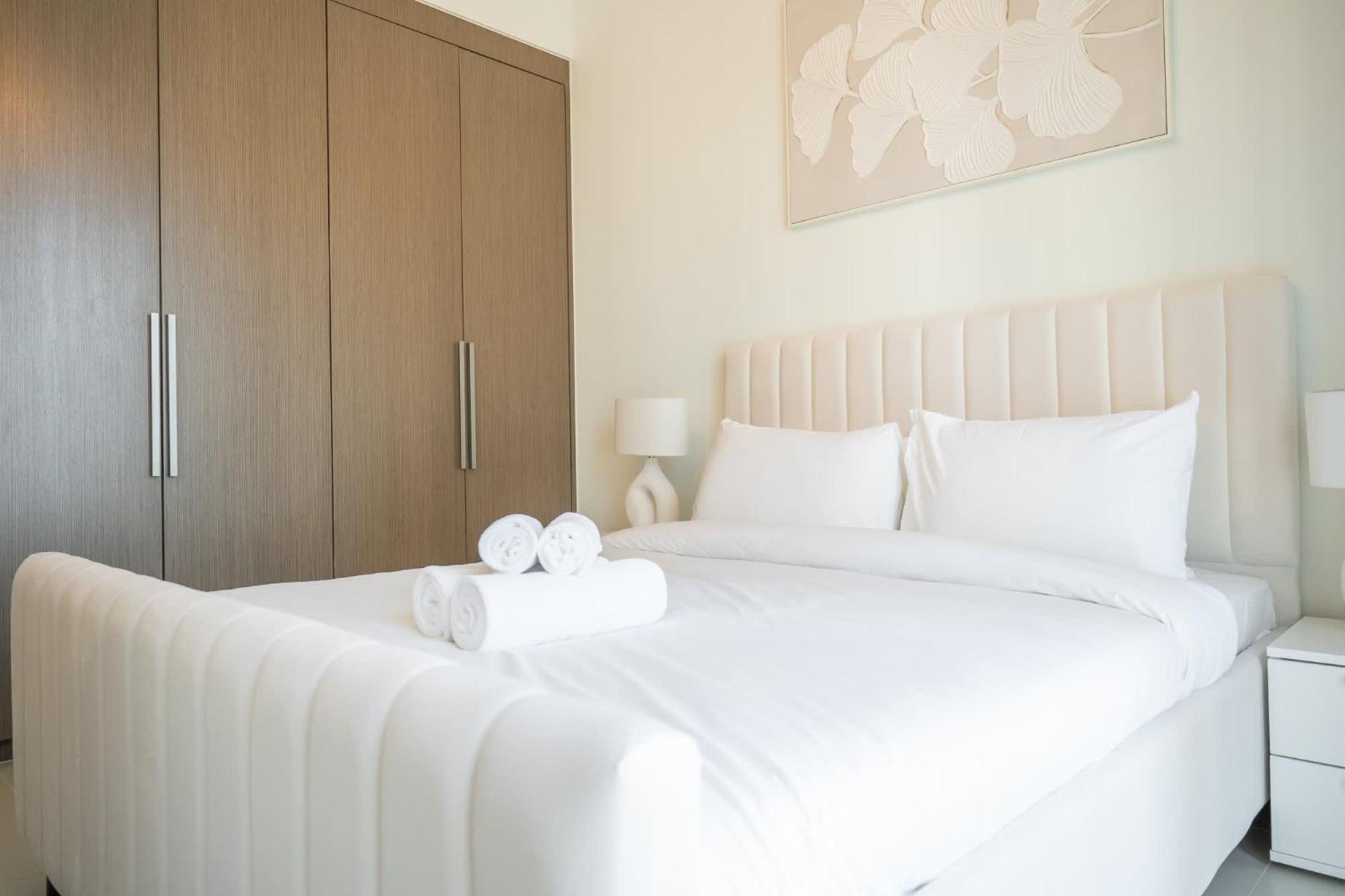 Full Luxury In 2 Bedroom With Skycraper Views Apartment Dubai