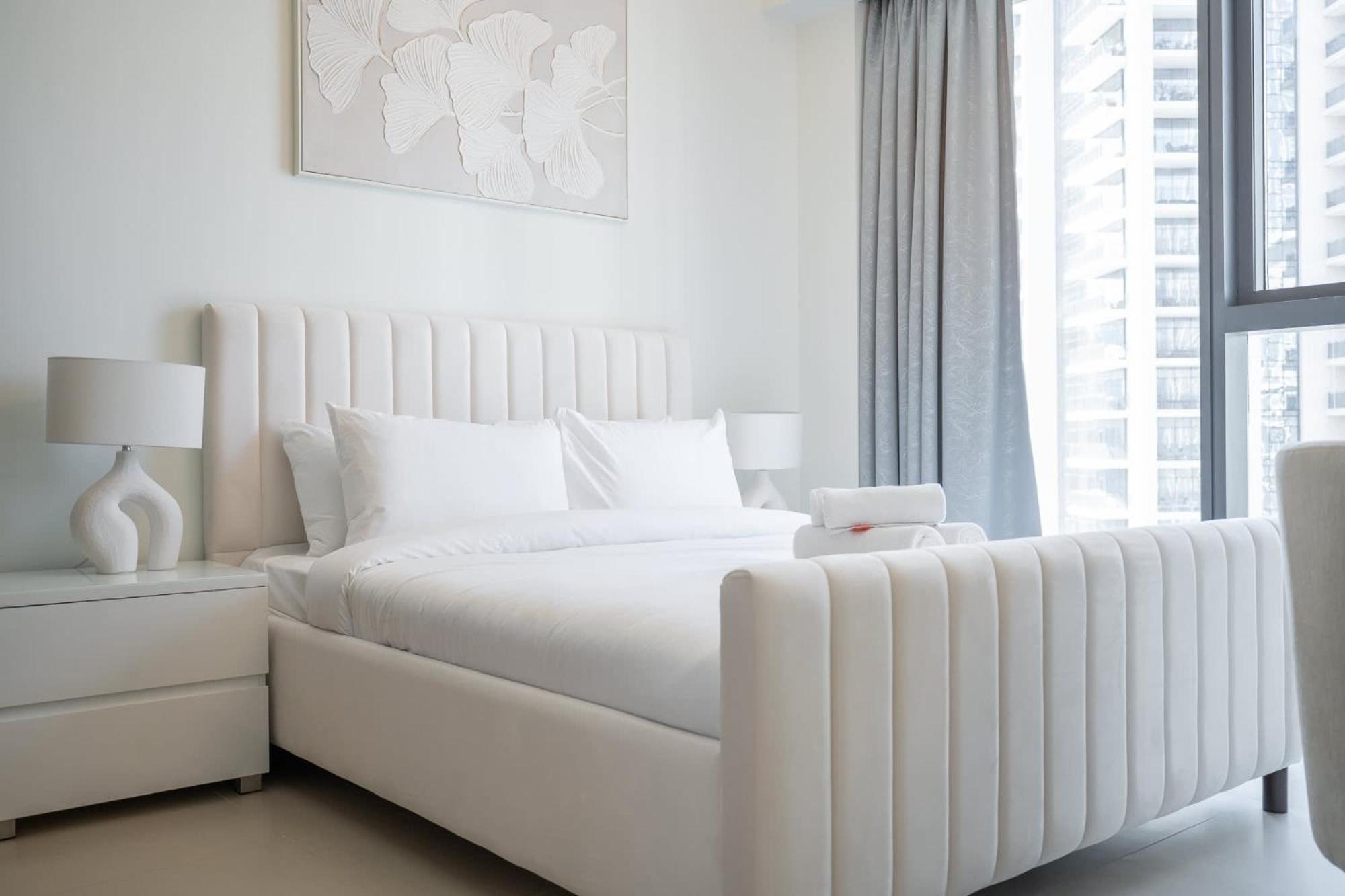 Full Luxury In 2 Bedroom With Skycraper Views Dubai